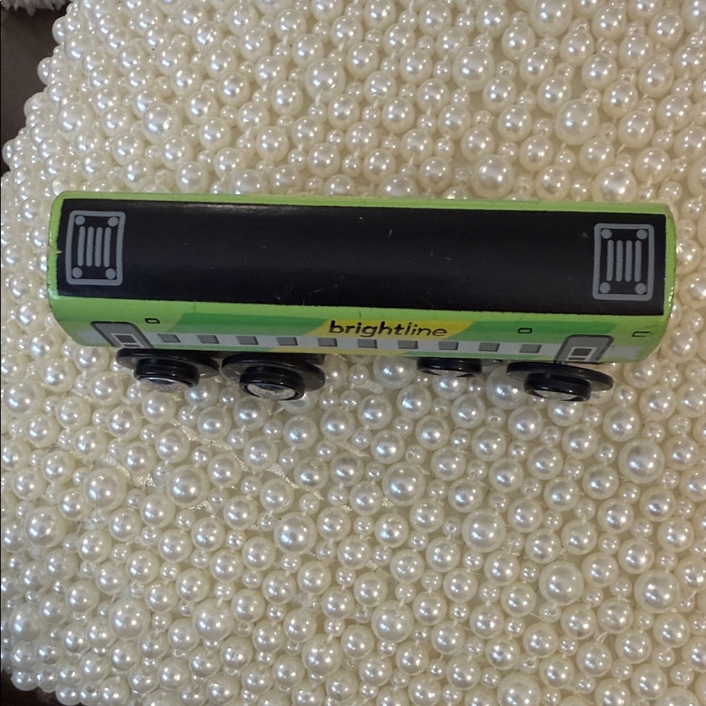 Brightline  Wooden and magnetic Green and Black Toy Train - Picture 5 of 5